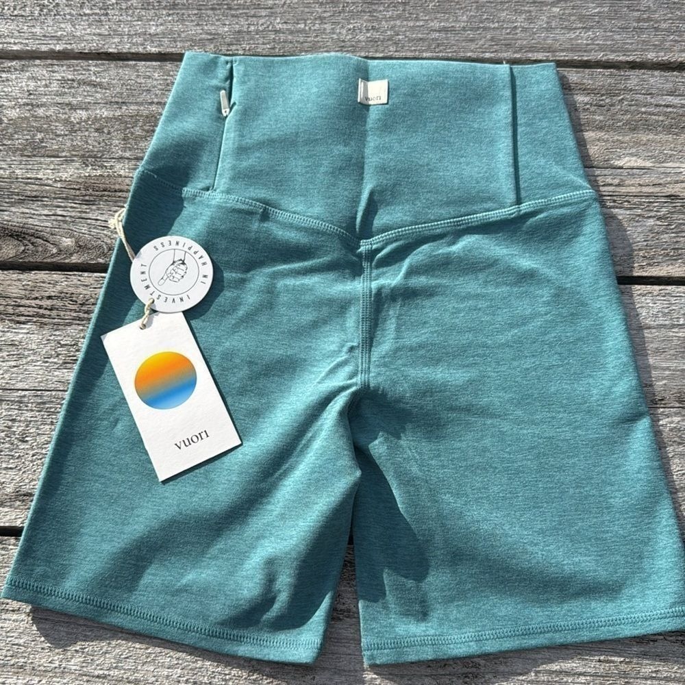 VUORI Clean Elevation Shorty Luna Heather XS NWT BIKE SHORT BLUE 6" inseam